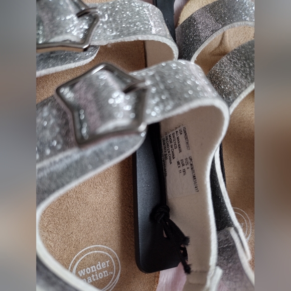 Wonder Nation infant sandals, size 4 (6-12MO) - Picture 2 of 6
